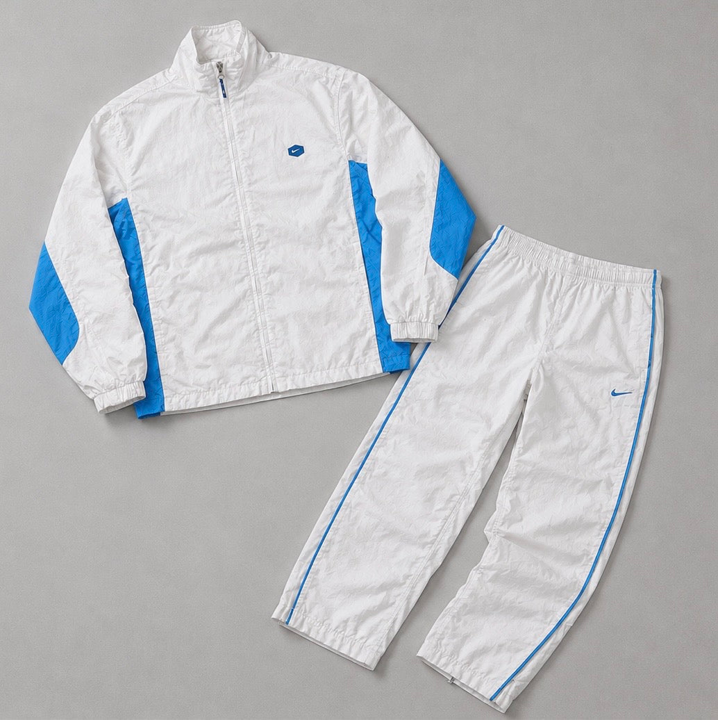NIKE