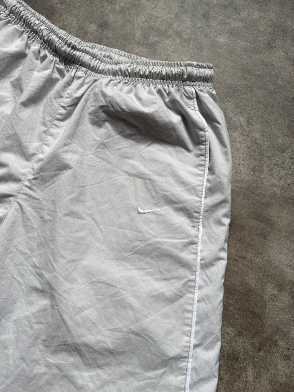 VINTAGE NIKE TRACKPANTS (S)